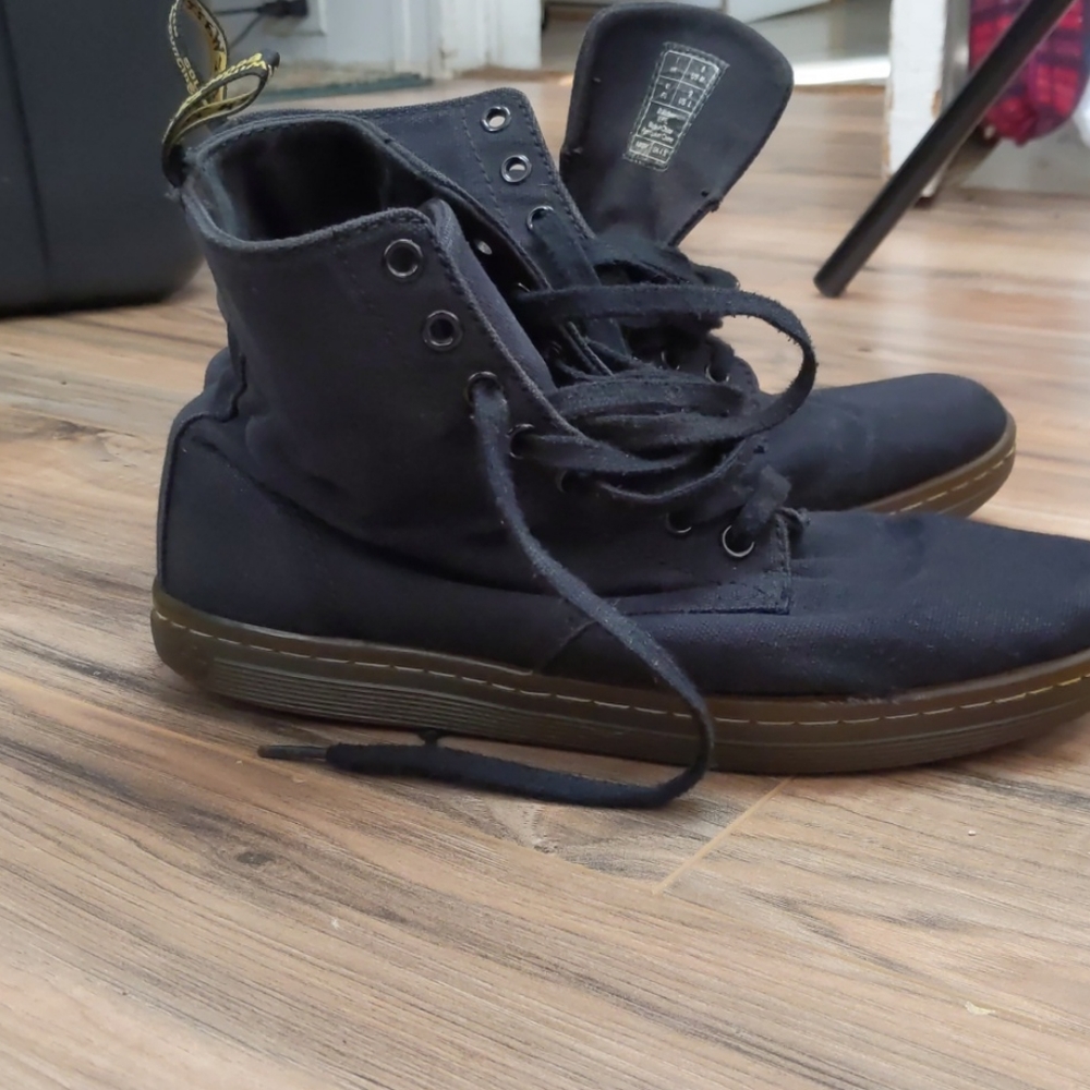 Doc Marten Hightop Laceup 9